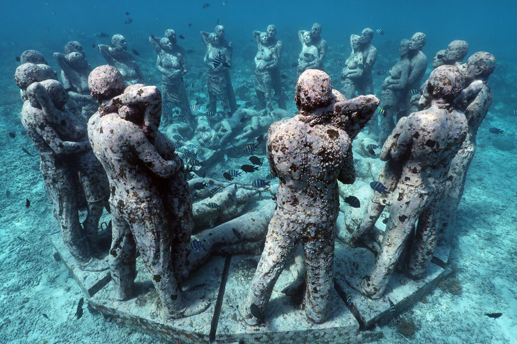 Gili Meno Statues