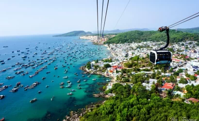 Pineapple Island by cable car