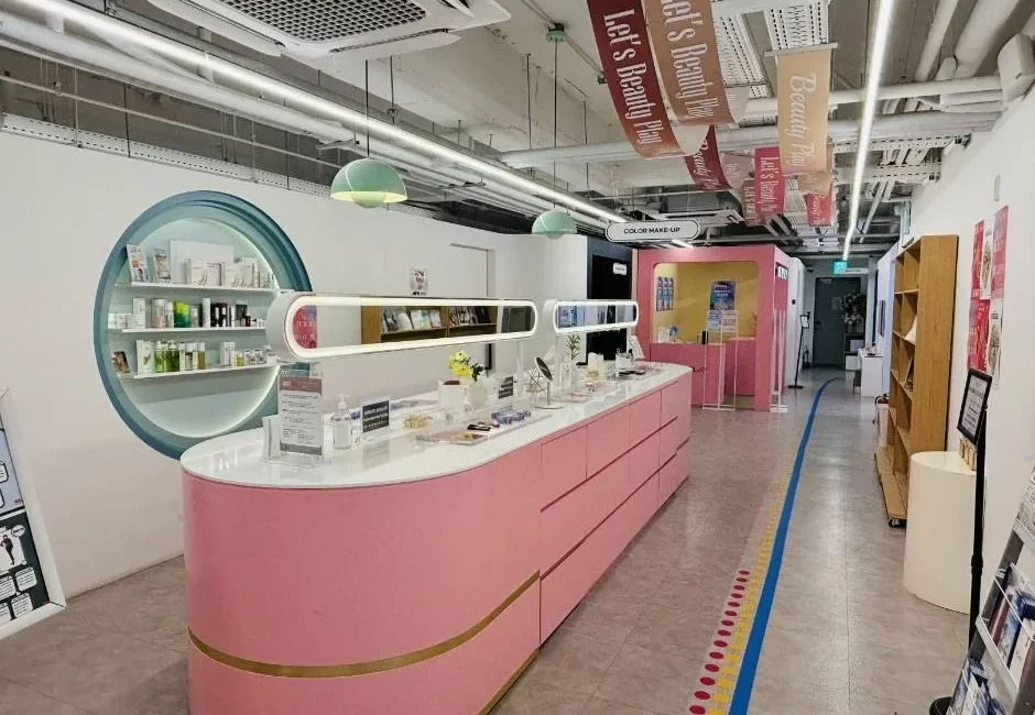 K-Beauty Makeup Experience by Colorize in Myeongdong